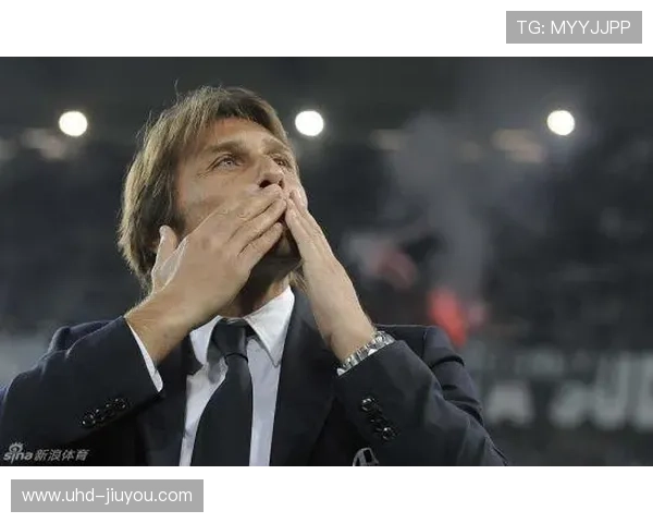 马赛球迷抗议球队表现，看台标语呼吁管理层改变